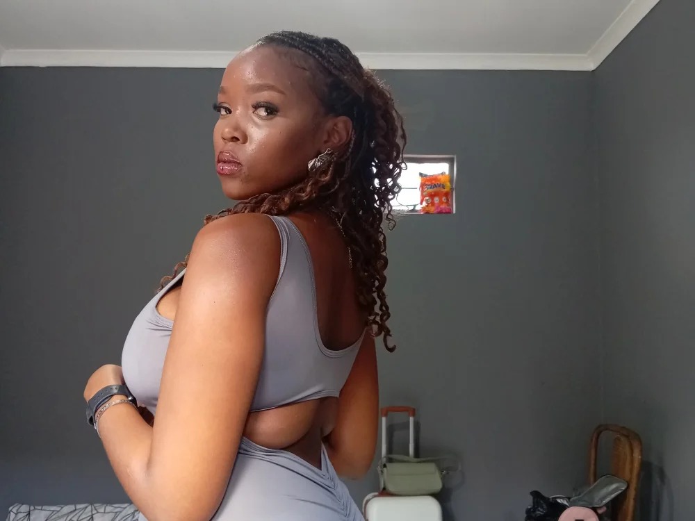 sweetLillieslani